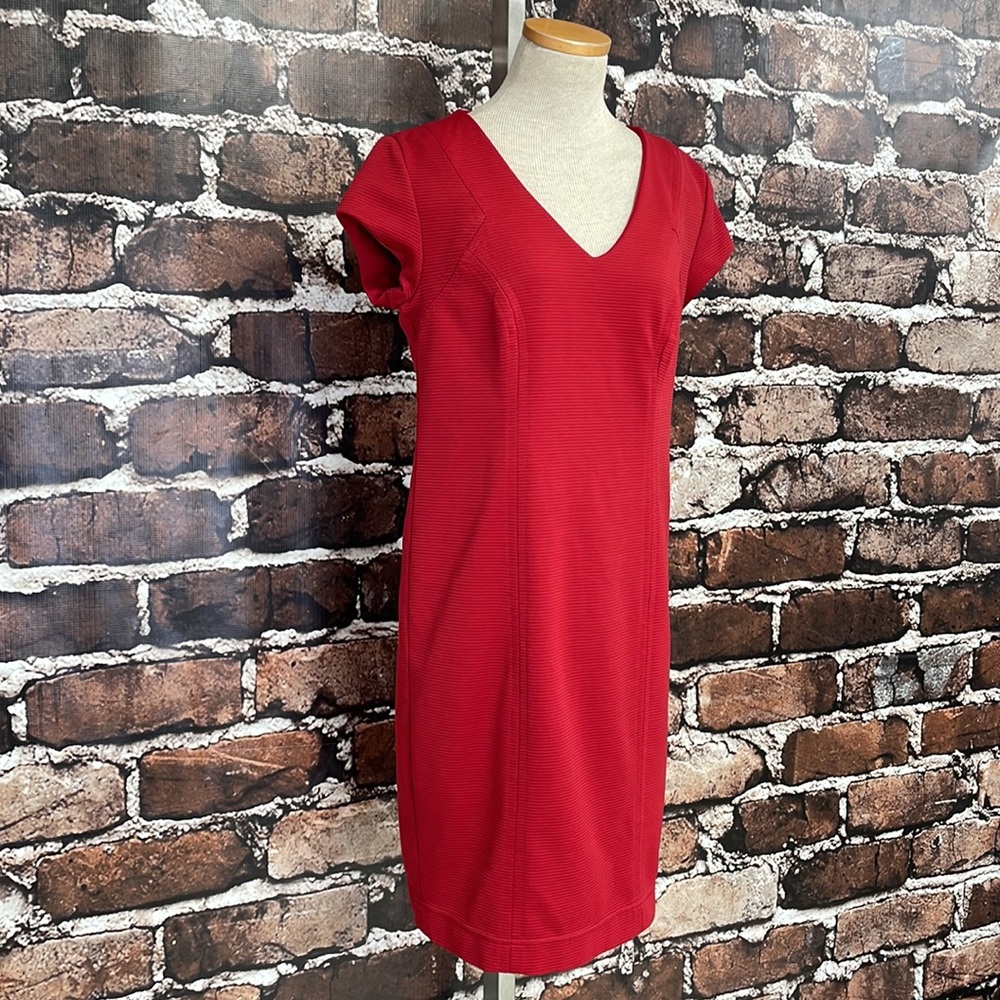 Robbie Bee Dress 8 Red Sheath V-Neck Lined Cap Sleeve